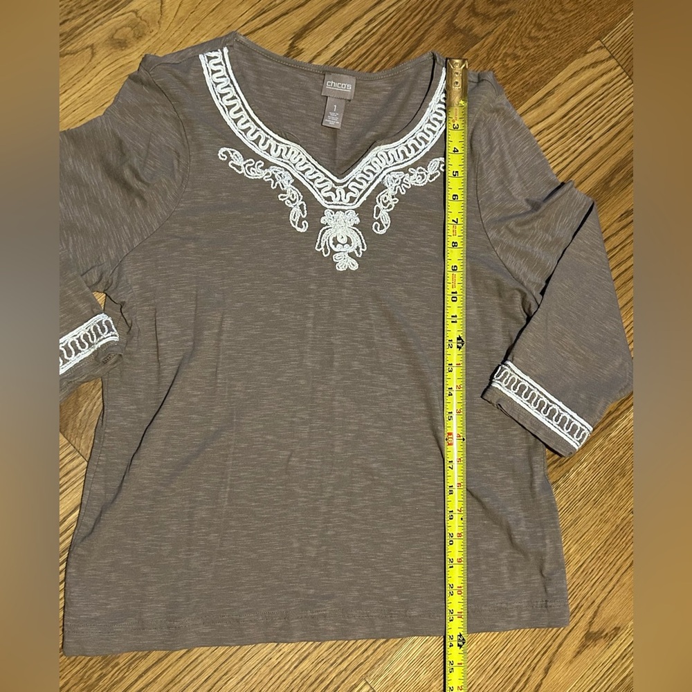 Chico's Brown 3/4 Sleeve Embroidered Top Sz 1/M/8 - Picture 4 of 7